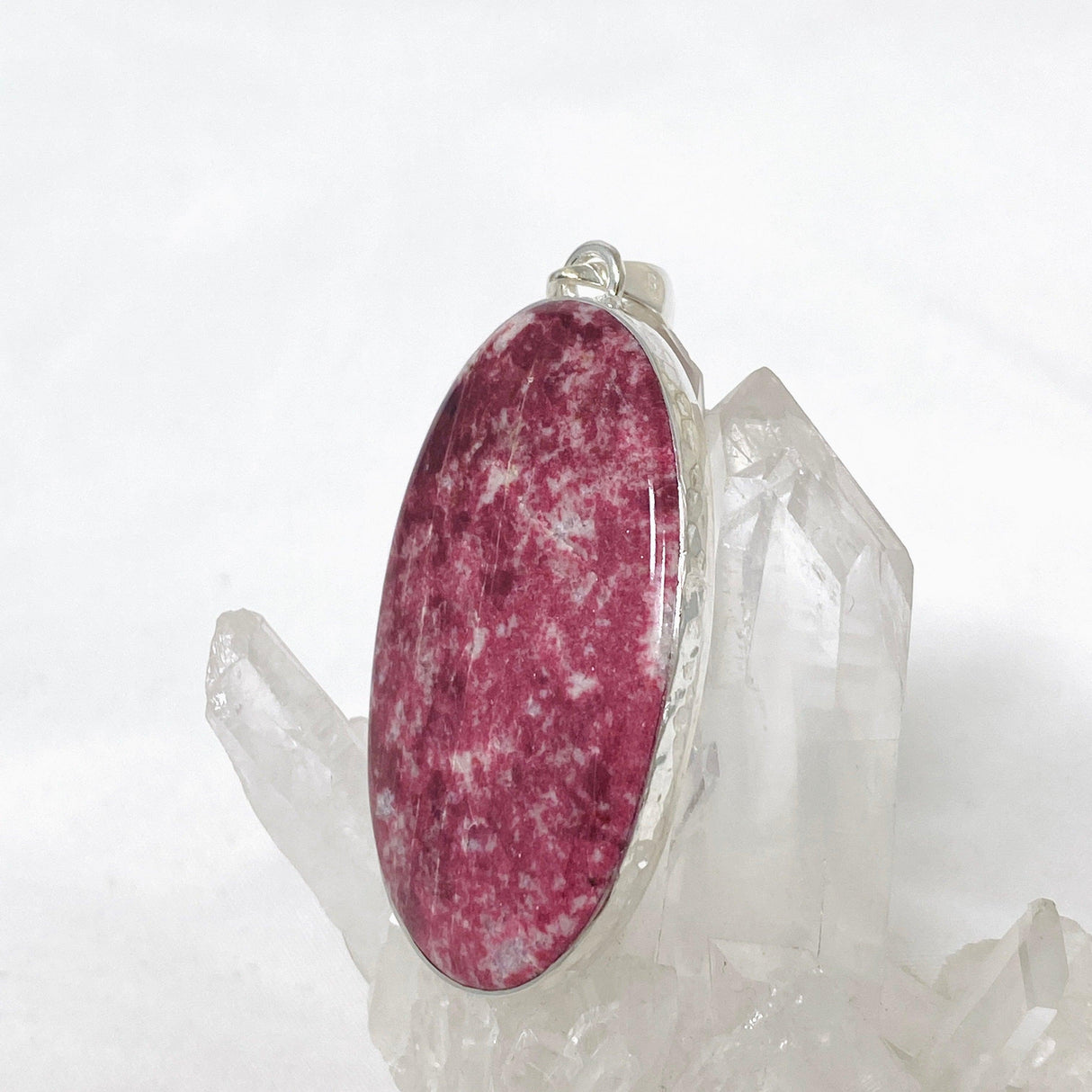 Thulite Oval Pendant in a Hammered Setting KPGJ4483 - Nature's Magick