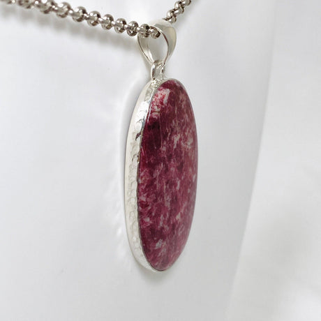 Thulite Oval Pendant in a Hammered Setting KPGJ4483 - Nature's Magick