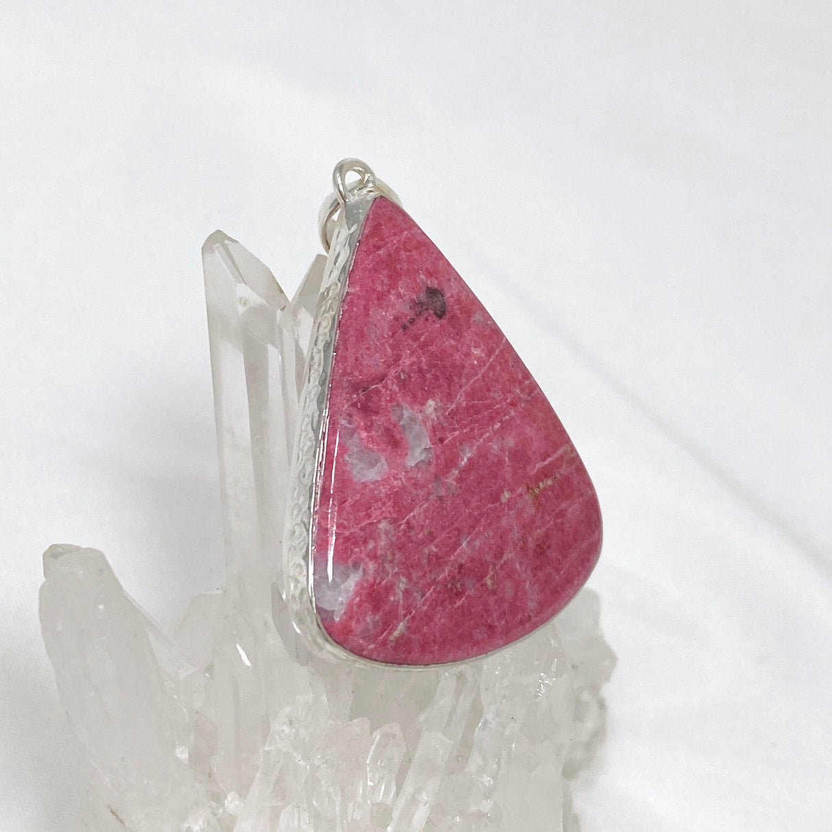 Thulite Teardrop Pendant in a Hammered Setting KPGJ4487 - Nature's Magick