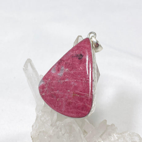 Thulite Teardrop Pendant in a Hammered Setting KPGJ4487 - Nature's Magick