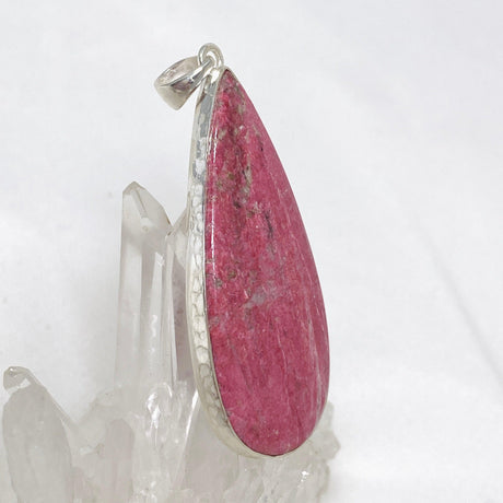 Thulite Teardrop Pendant in a Hammered Setting KPGJ4488 - Nature's Magick