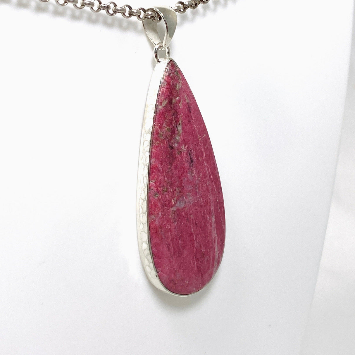 Thulite Teardrop Pendant in a Hammered Setting KPGJ4488 - Nature's Magick