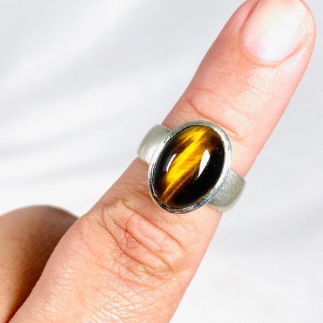 Tigers Eye Oval Ring Size 7 KRGJ3126 - Nature's Magick