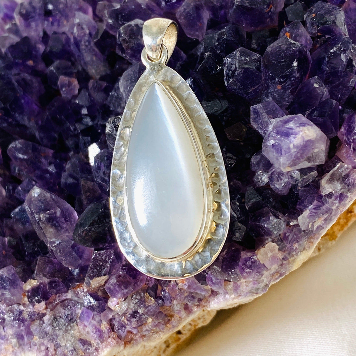 White Moonstone teardrop pendant KPGJ3091 - Nature's Magick