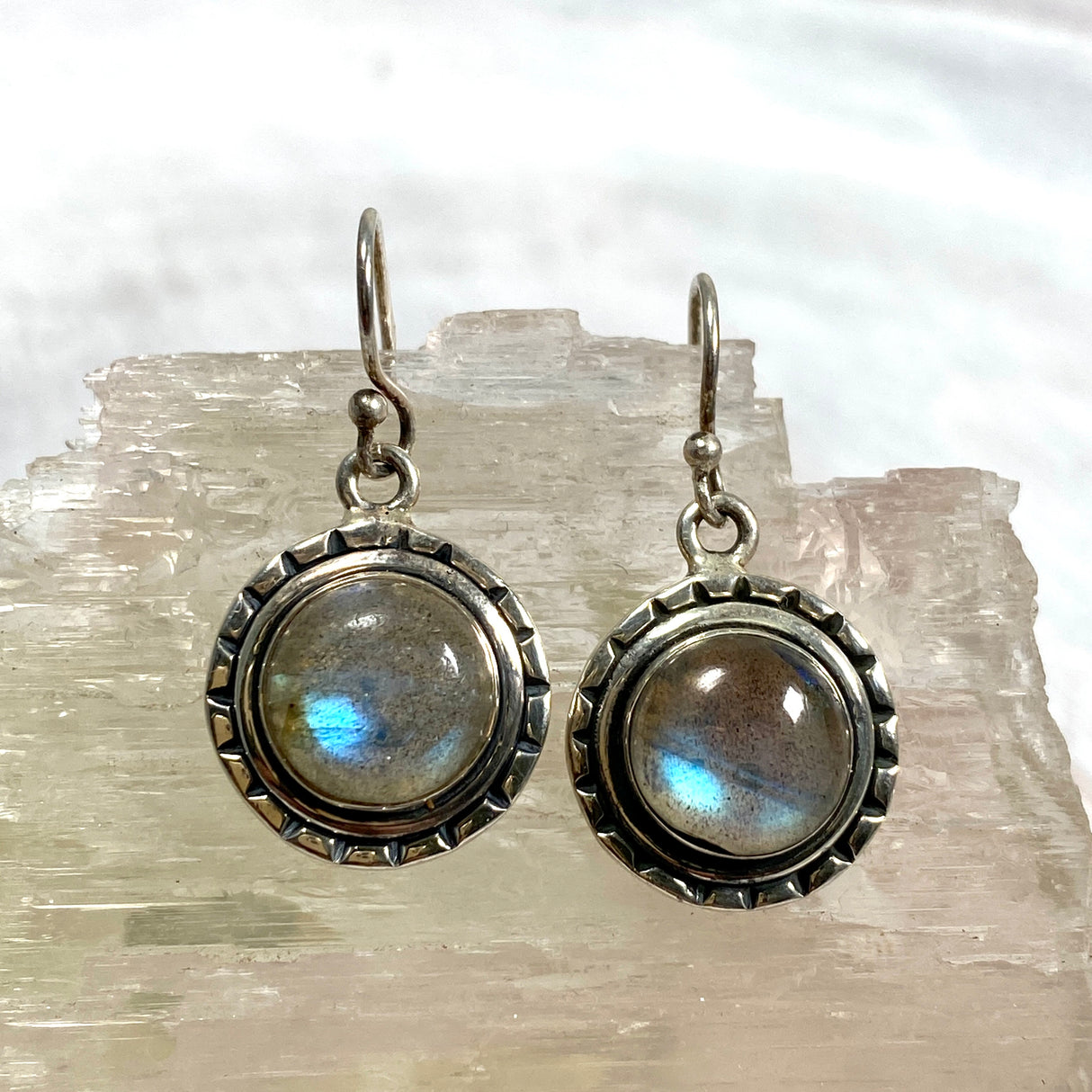 Labradorite round filagree earrings KEGJ702