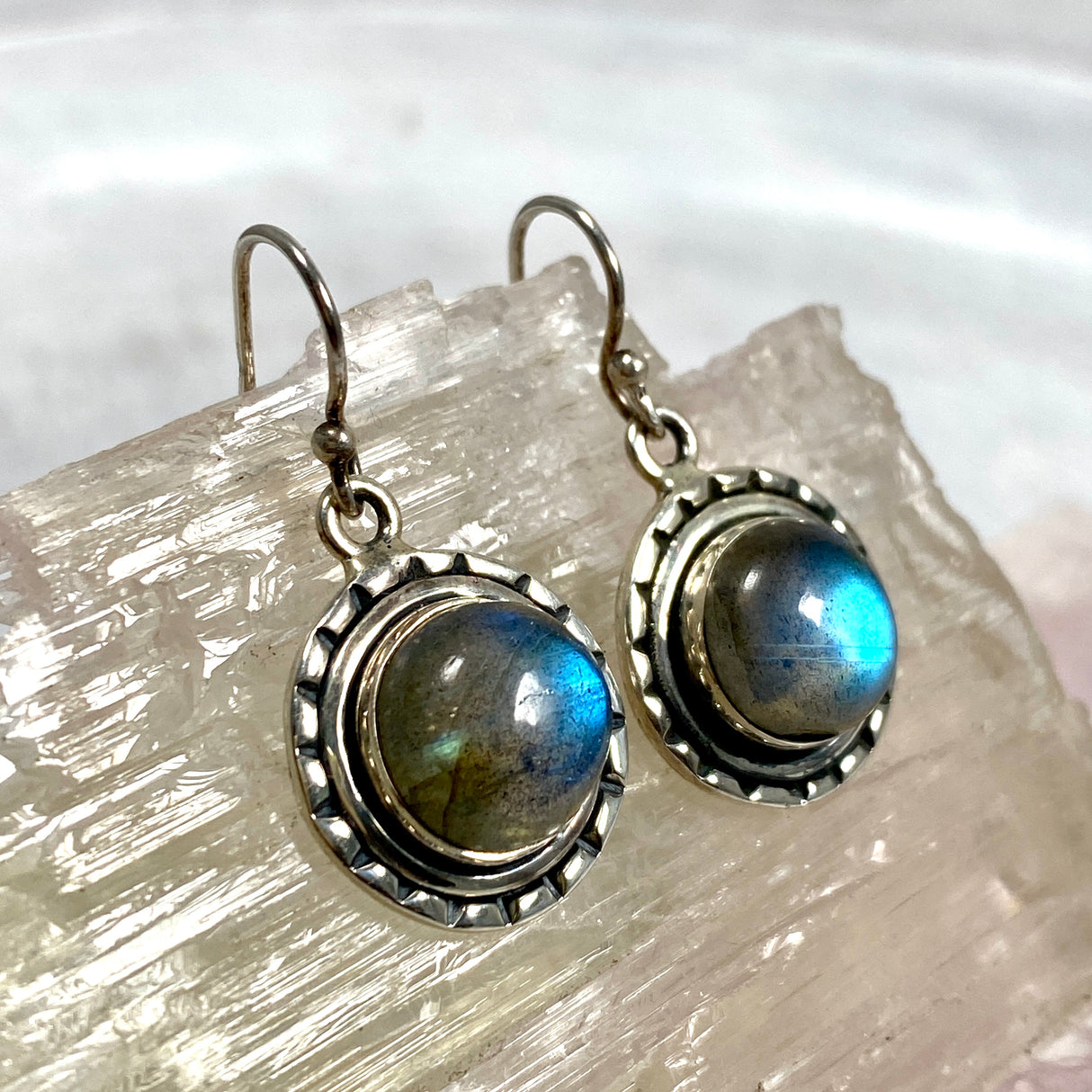 Labradorite round filagree earrings KEGJ702