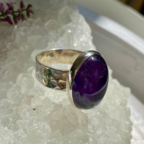 Amethyst oval cabochon beaten band ring s.9 KRGJ1333 - Nature's Magick