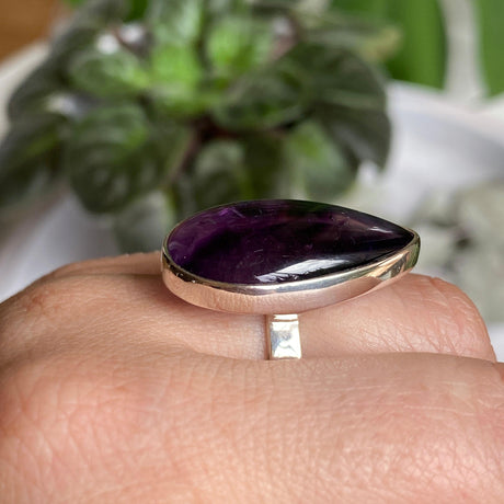 Amethyst teardrop cabochon ring s.6 SS08 - Nature's Magick