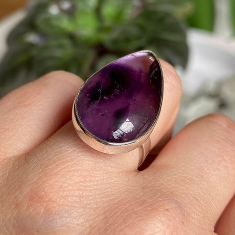 Amethyst teardrop cabochon ring s.6 SS08 - Nature's Magick