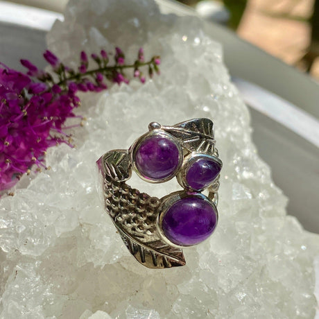 Amethyst triple stone detailed banded ring s.9 SSGJ55 - Nature's Magick