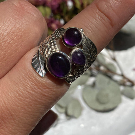 Amethyst triple stone detailed banded ring s.9 SSGJ55 - Nature's Magick