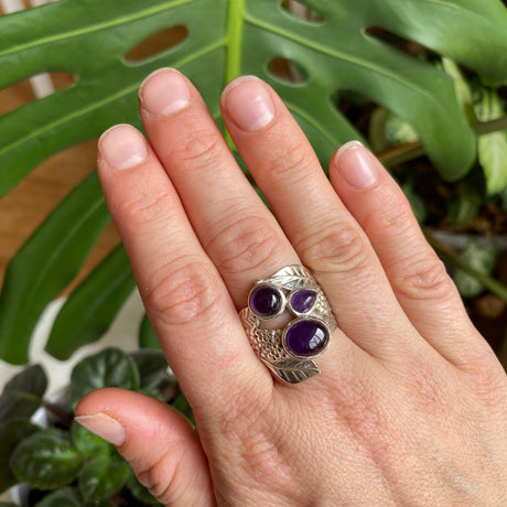 Amethyst triple stone detailed banded ring s.9 SSGJ55 - Nature's Magick