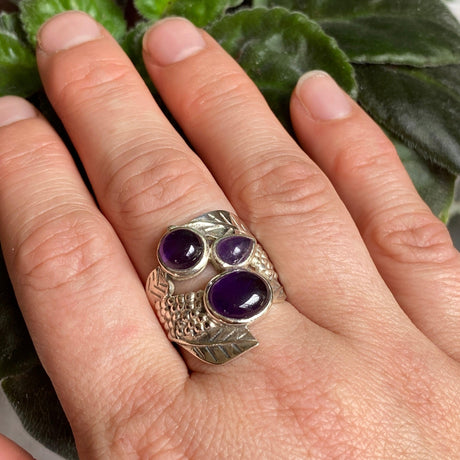 Amethyst triple stone detailed banded ring s.9 SSGJ55 - Nature's Magick