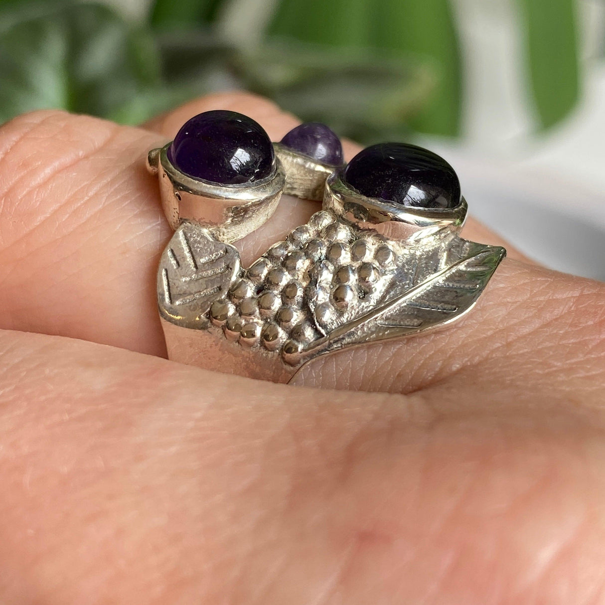 Amethyst triple stone detailed banded ring s.9 SSGJ55 - Nature's Magick