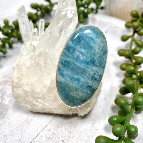 Aquamarine large oval cabochon ring with beaten band s.7 KRGJ1346 - Nature's Magick