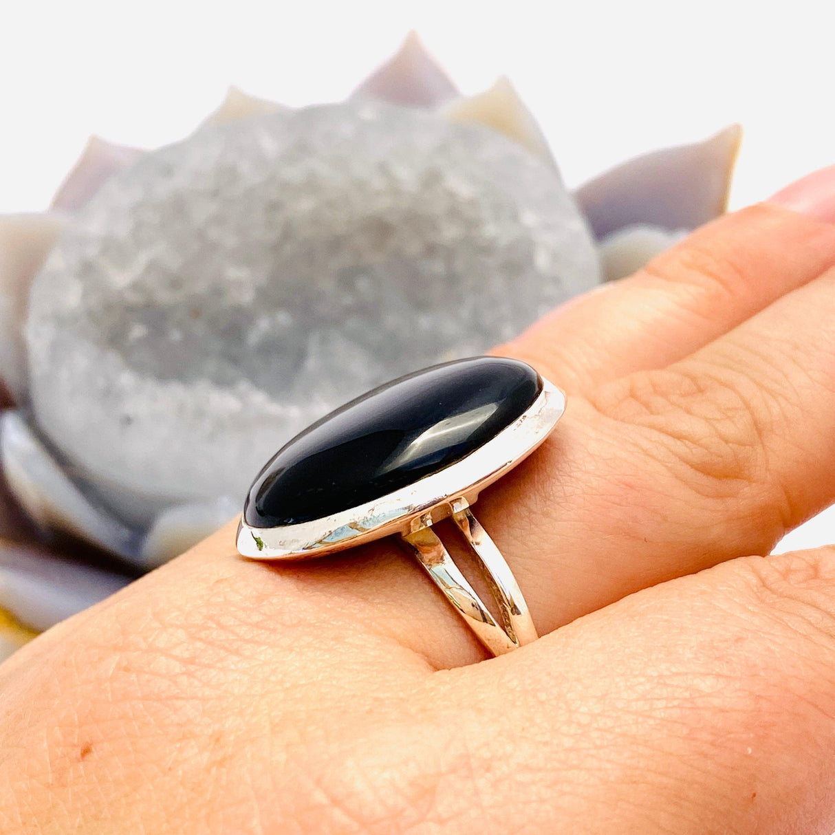 Black Onyx oval cabochon ring with split band s.8 KRGJ1641 - Nature's Magick