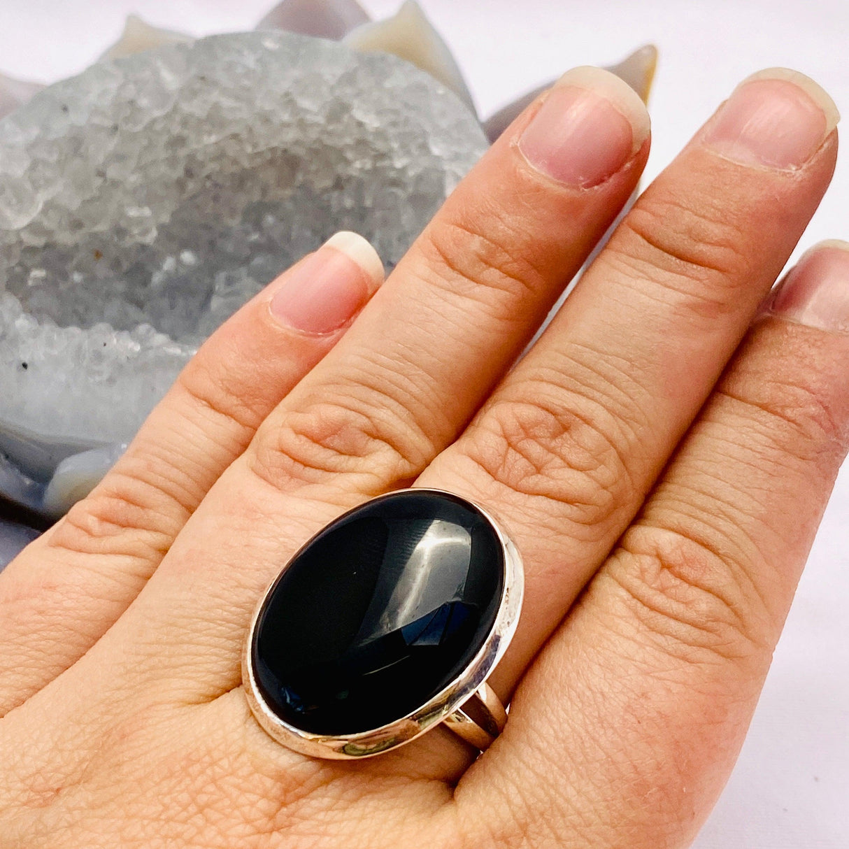 Black Onyx oval cabochon ring with split band s.8 KRGJ1641 - Nature's Magick