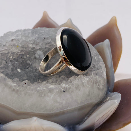 Black Onyx round cabochon ring with split band s.9 KRGJ1637 - Nature's Magick