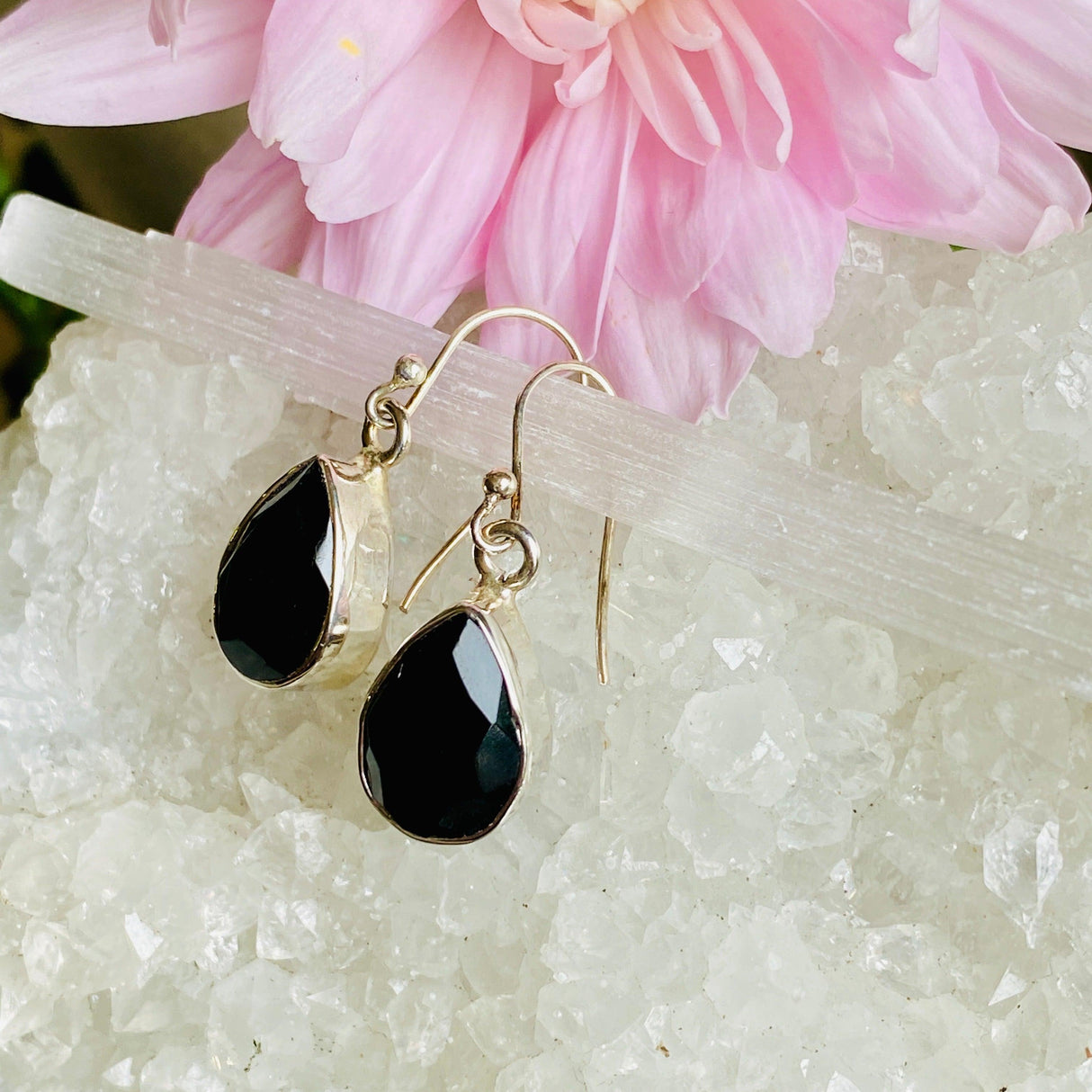 Black Onyx teardrop faceted earrings KEGJ801 - Nature's Magick