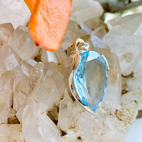 Blue Topaz teardrop faceted pendant KPGJ3024 - Nature's Magick