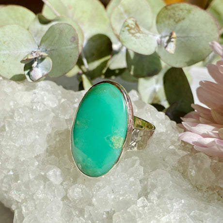 Chrysoprase oval beaten band ring s.10 KRGJ2137 - Nature's Magick