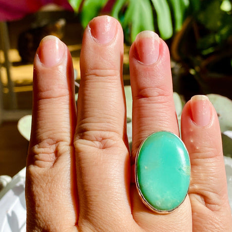 Chrysoprase oval beaten band ring s.10 KRGJ2137 - Nature's Magick