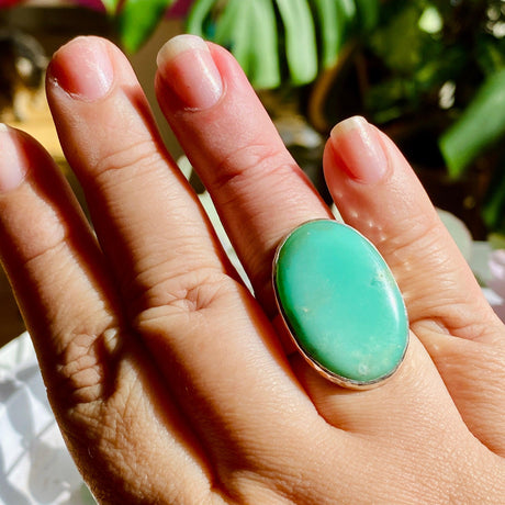 Chrysoprase oval beaten band ring s.10 KRGJ2137 - Nature's Magick