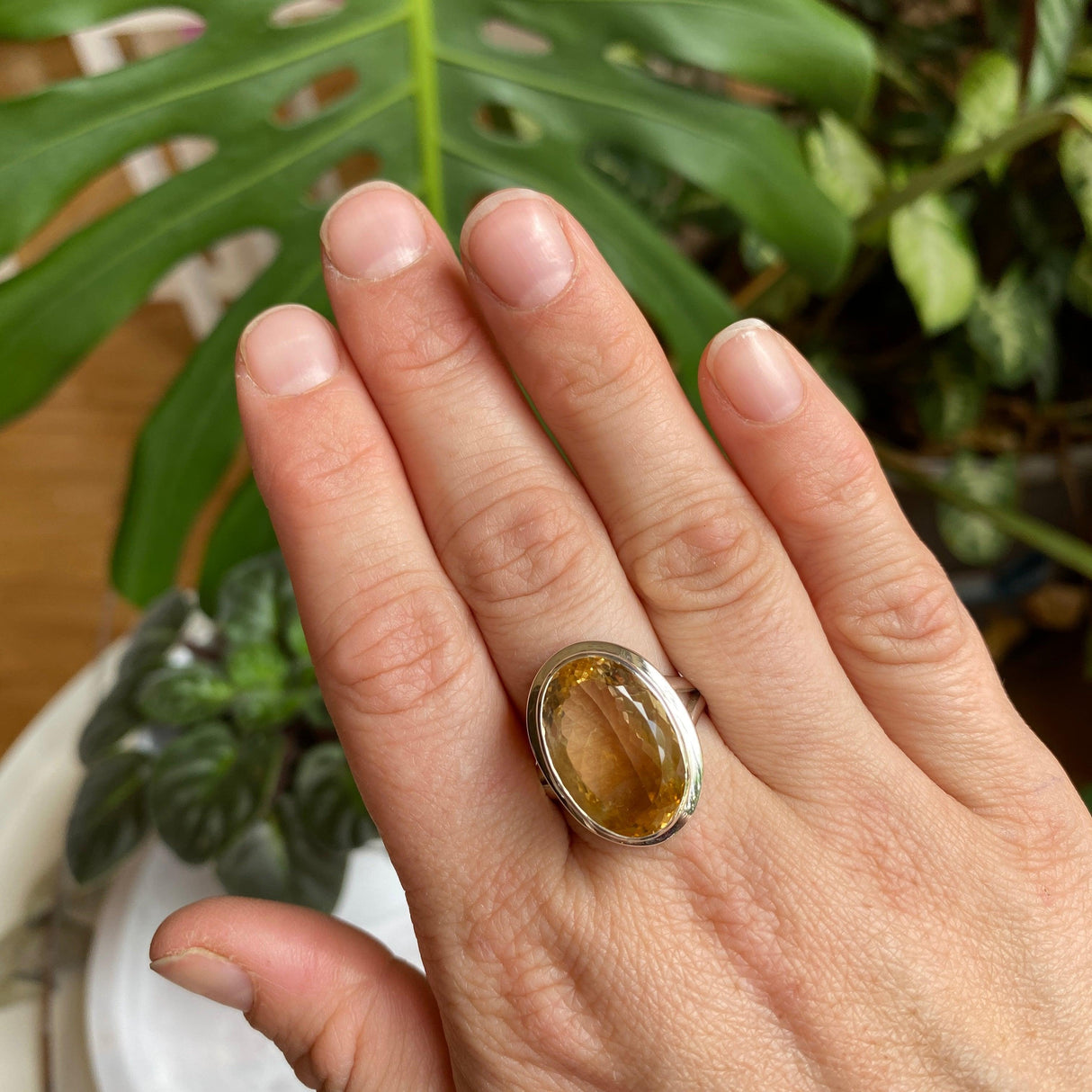 Citrine facted oval ring with split band s.10 KRGJ1931 - Nature's Magick