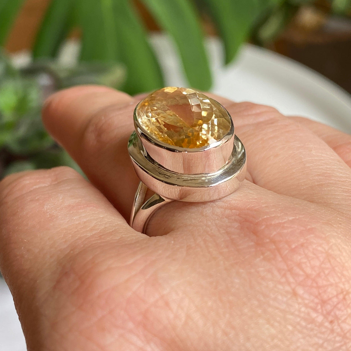 Citrine facted oval ring with split band s.10 KRGJ1931 - Nature's Magick