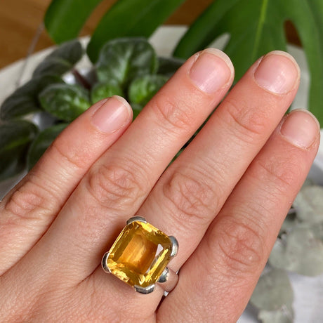 Citrine rectangular faceted ring s.8 KRGJ2150 - Nature's Magick