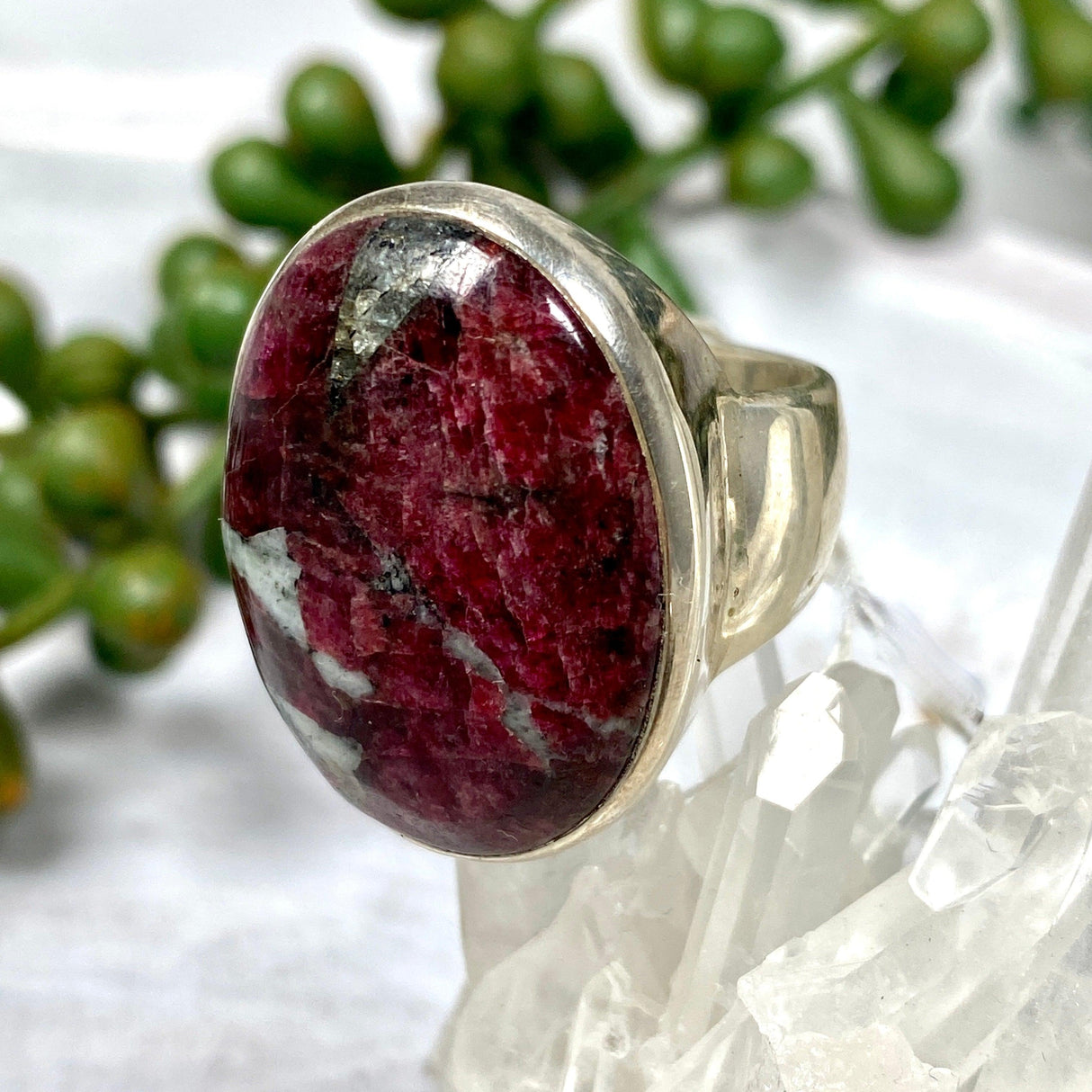 Eudialyte oval cabochon ring s.7.5 PRGJ215 - Nature's Magick
