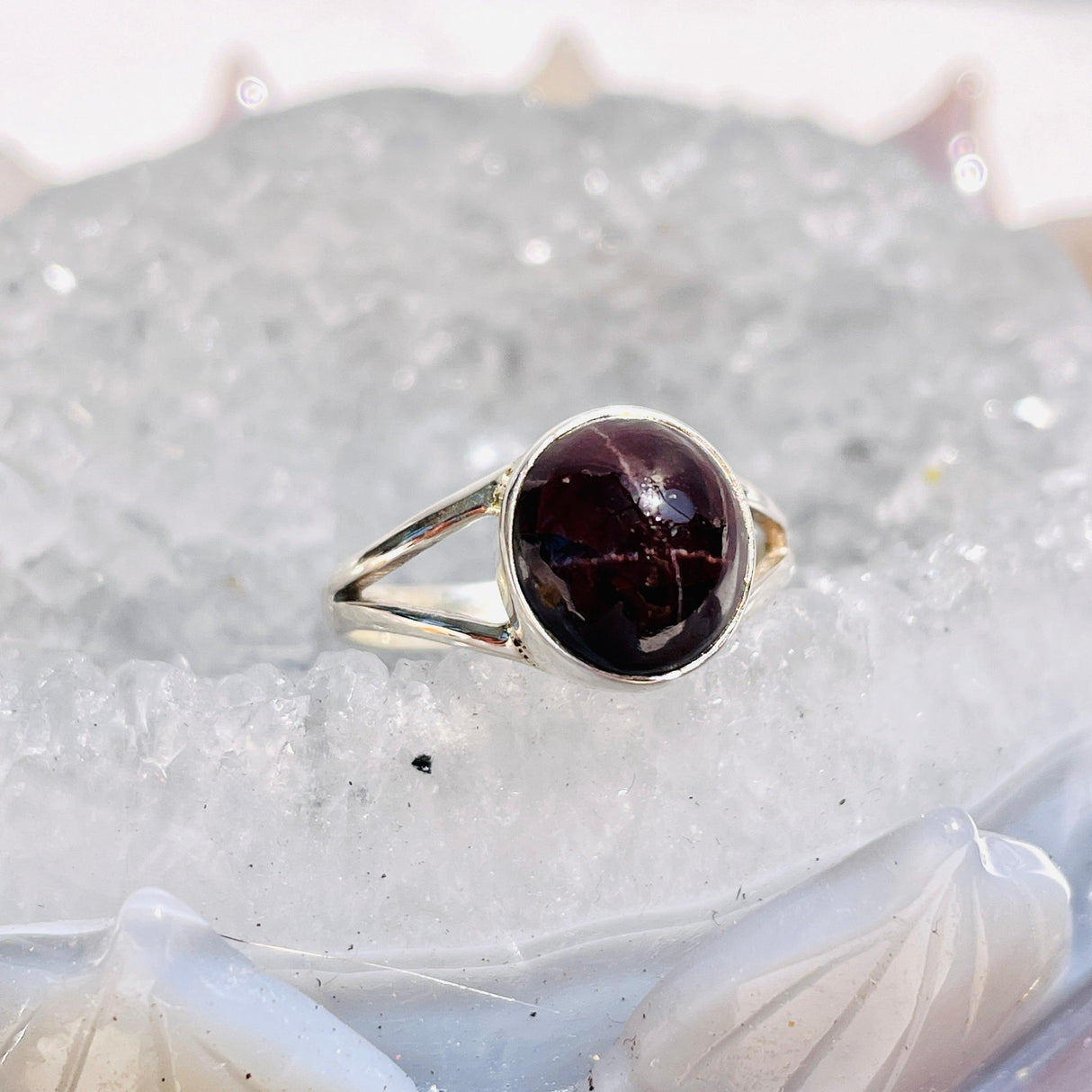 Garnet round ring with split band s.8 KRGJ1833 - Nature's Magick