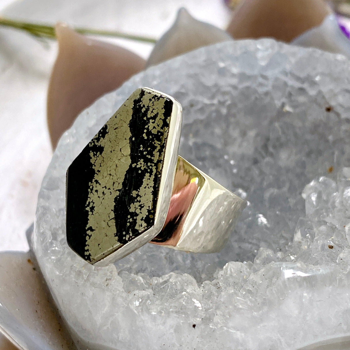 Healers Gold freeform ring s.11 KRGJ2587 - Nature's Magick