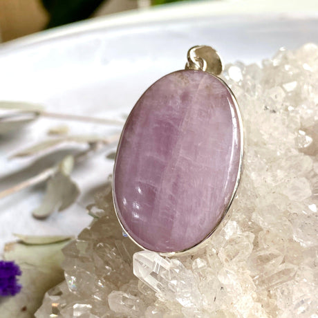 Kunzite oval pendant KPGJ3224 - Nature's Magick