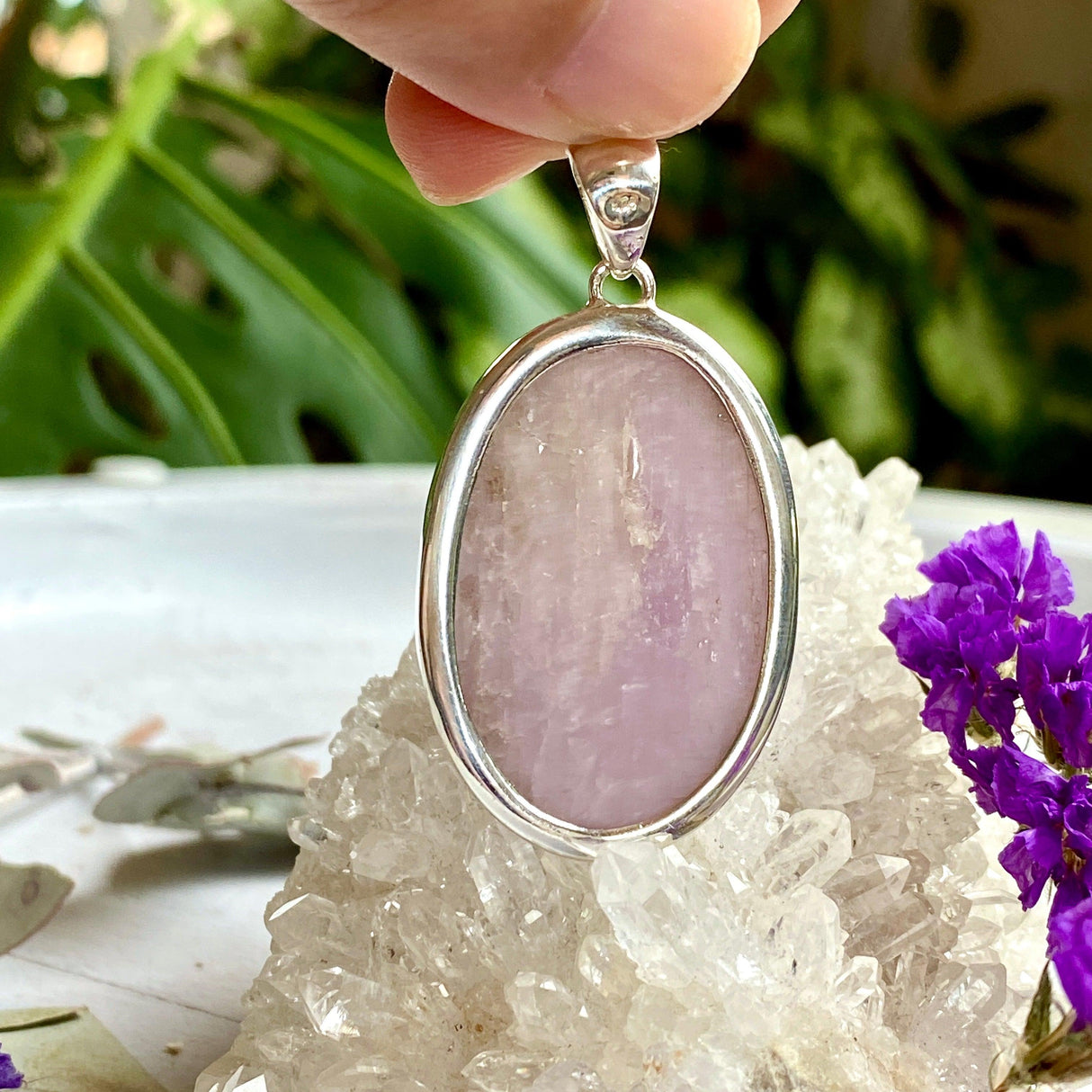 Kunzite oval pendant KPGJ3224 - Nature's Magick