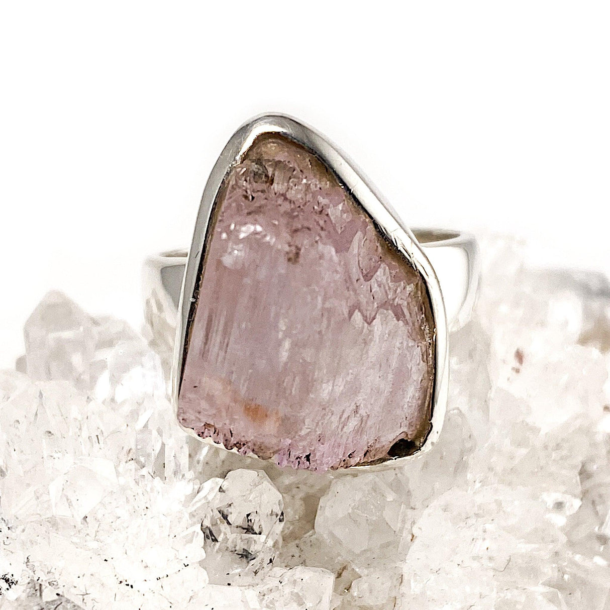 Kunzite raw crystal ring s.9 PRGJ195a - Nature's Magick