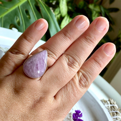 Kunzite teardrop ring s.12 KRGJ2544 - Nature's Magick