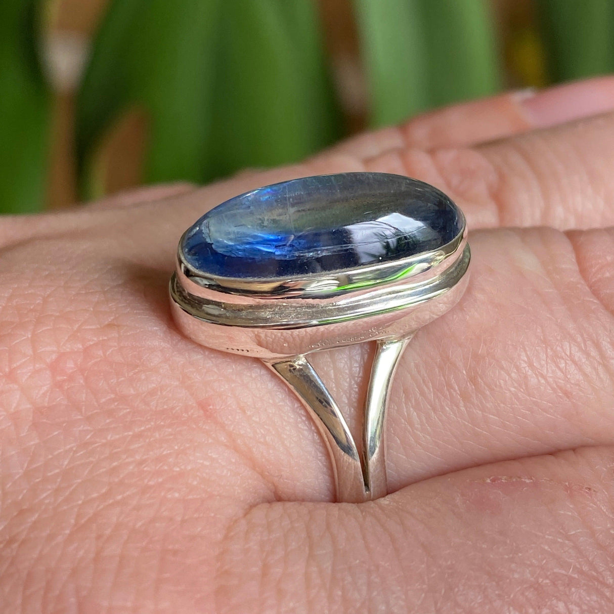 Kyanite oval cabochon ring with split band s.9 KRGJ1578 - Nature's Magick