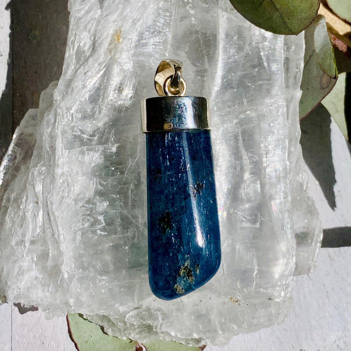 Kyanite pendant KPGJ2681 - Nature's Magick