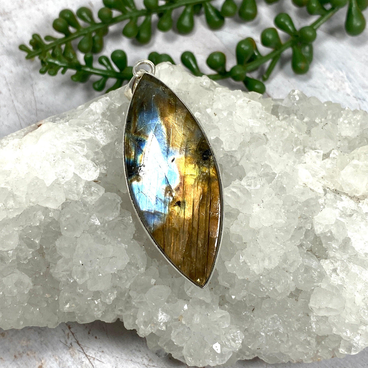 Labradorite marquise pendant KPGJ3511 - Nature's Magick