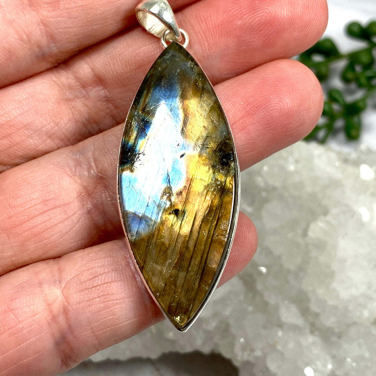 Labradorite marquise pendant KPGJ3511 - Nature's Magick