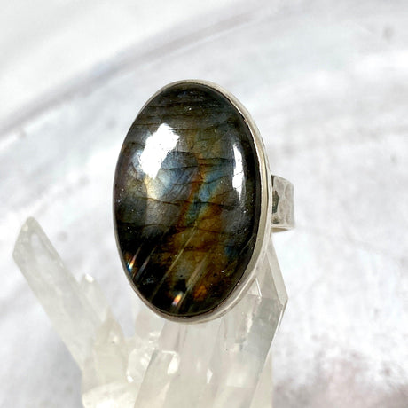 Labradorite oval beaten band ring s.8 KRGJ1768 - Nature's Magick