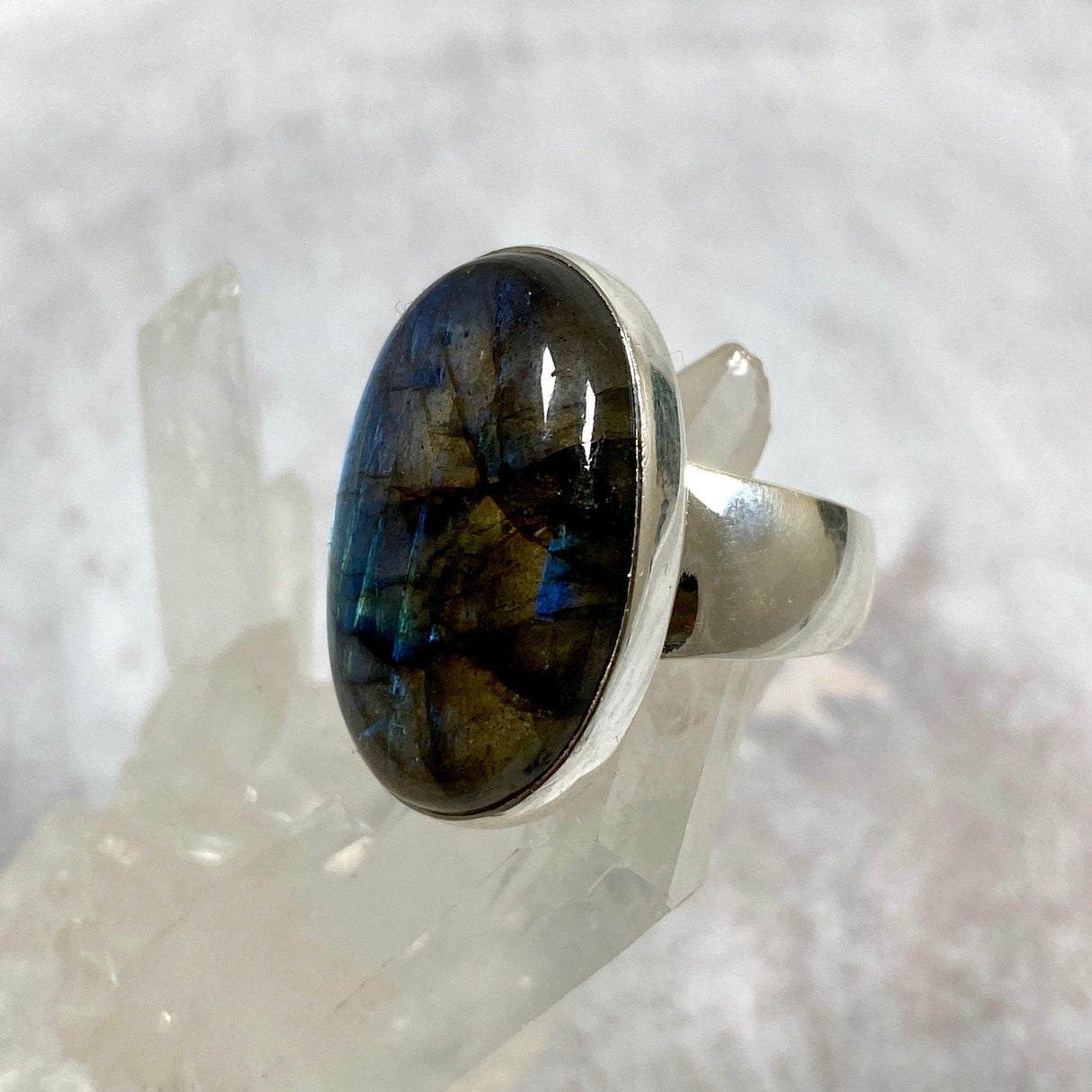 Labradorite oval cabochon ring s.9 KRGJ2751 - Nature's Magick