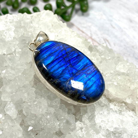 Labradorite oval pendant KPGJ2366 - Nature's Magick