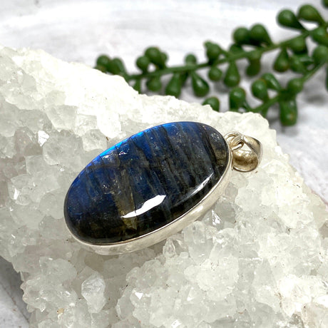 Labradorite oval pendant KPGJ2366 - Nature's Magick