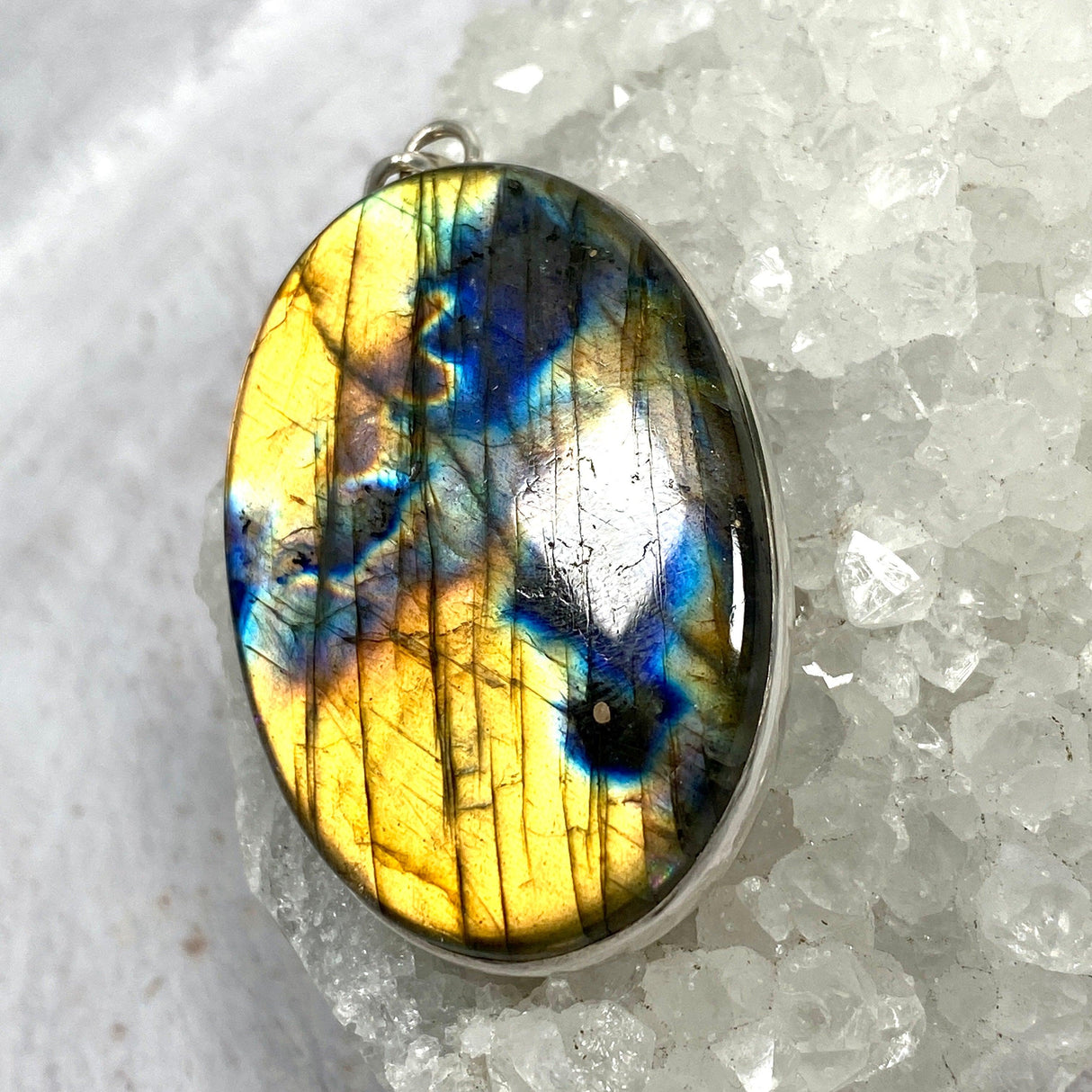 Labradorite oval pendant KPGJ2367 - Nature's Magick