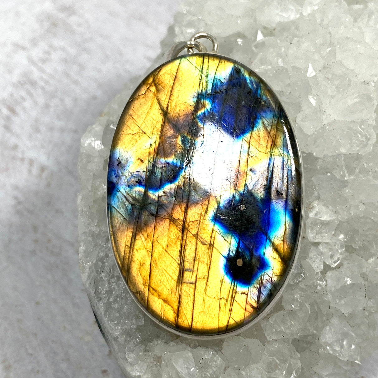 Labradorite oval pendant KPGJ2367 - Nature's Magick