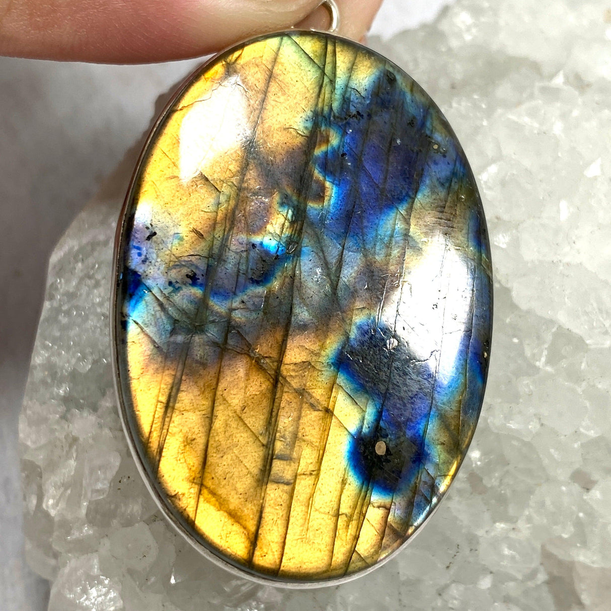 Labradorite oval pendant KPGJ2367 - Nature's Magick