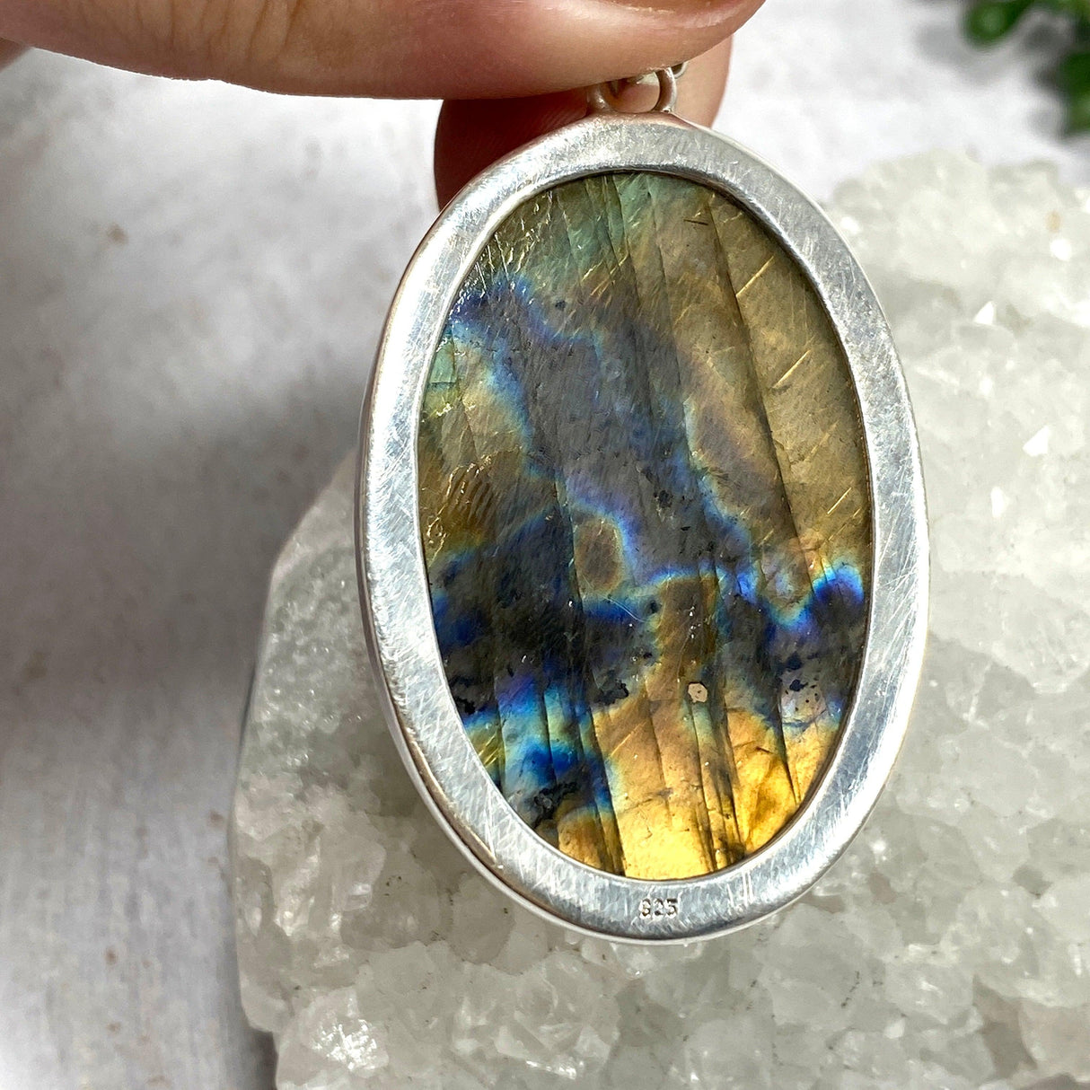 Labradorite oval pendant KPGJ2367 - Nature's Magick