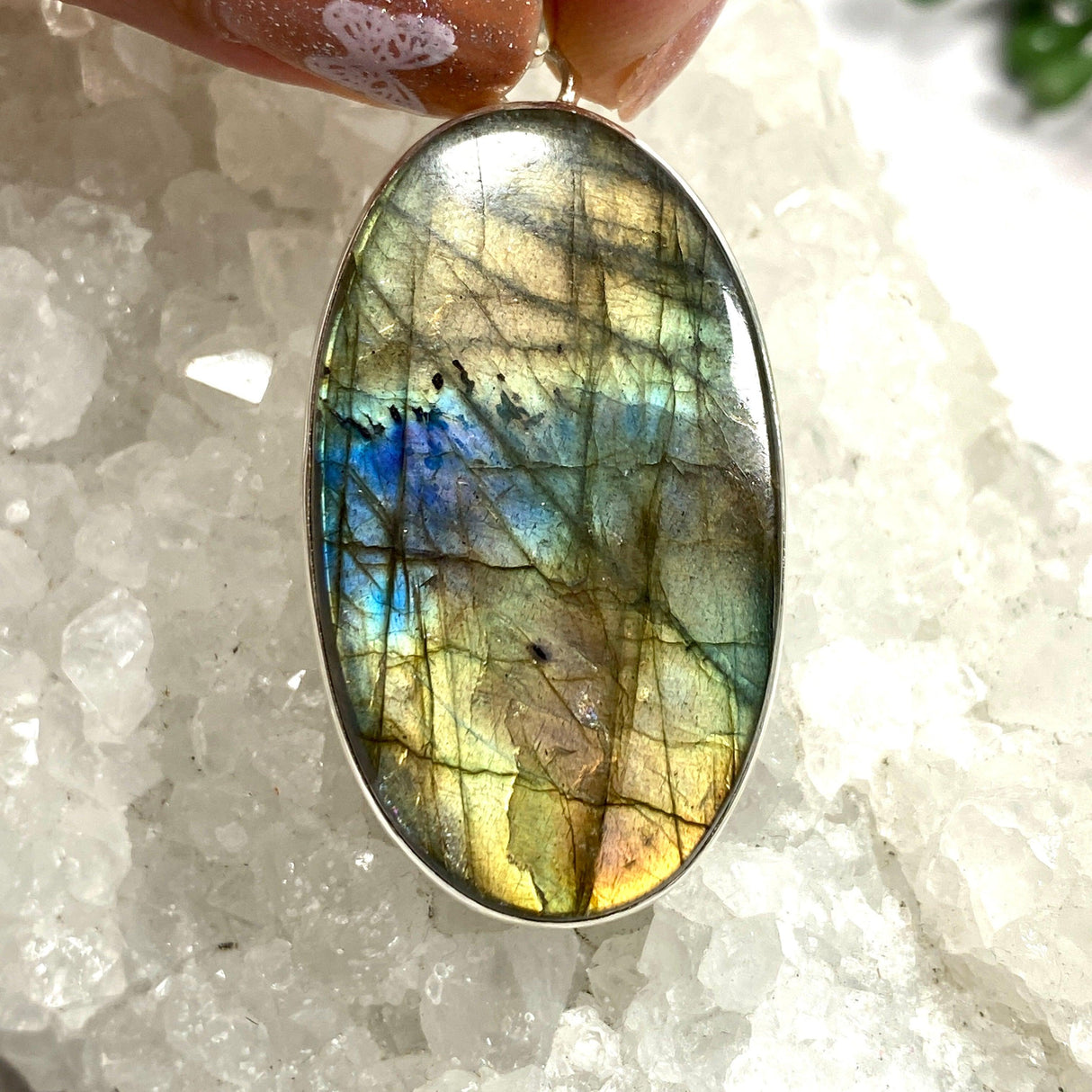 Labradorite oval pendant KPGJ3501 - Nature's Magick